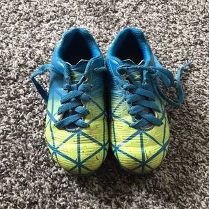 Soccer shoes for toddler size 9